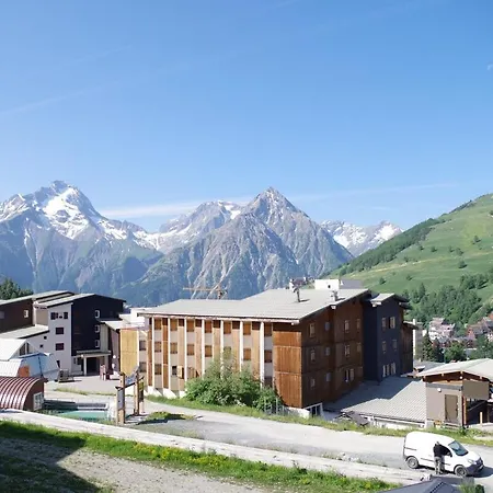 Au Pied Des Pistes